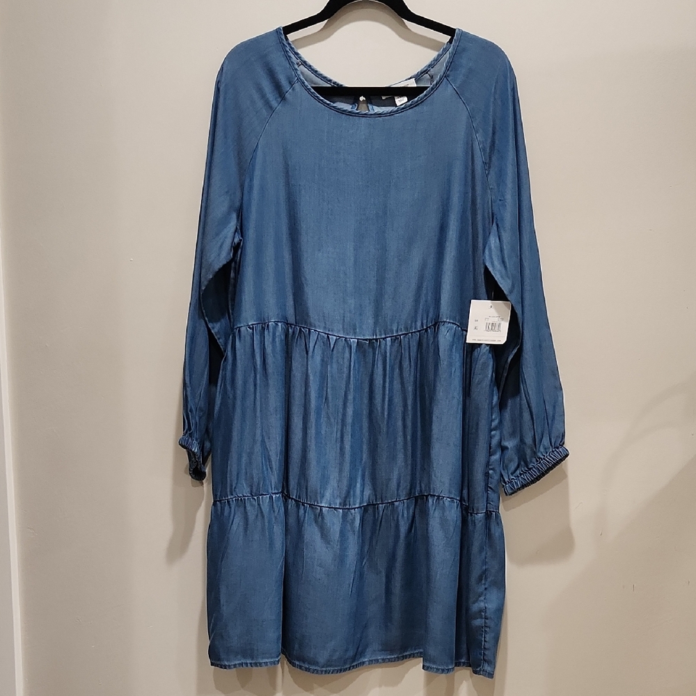 beachlunchlounge Light Blue Denim-Style Top